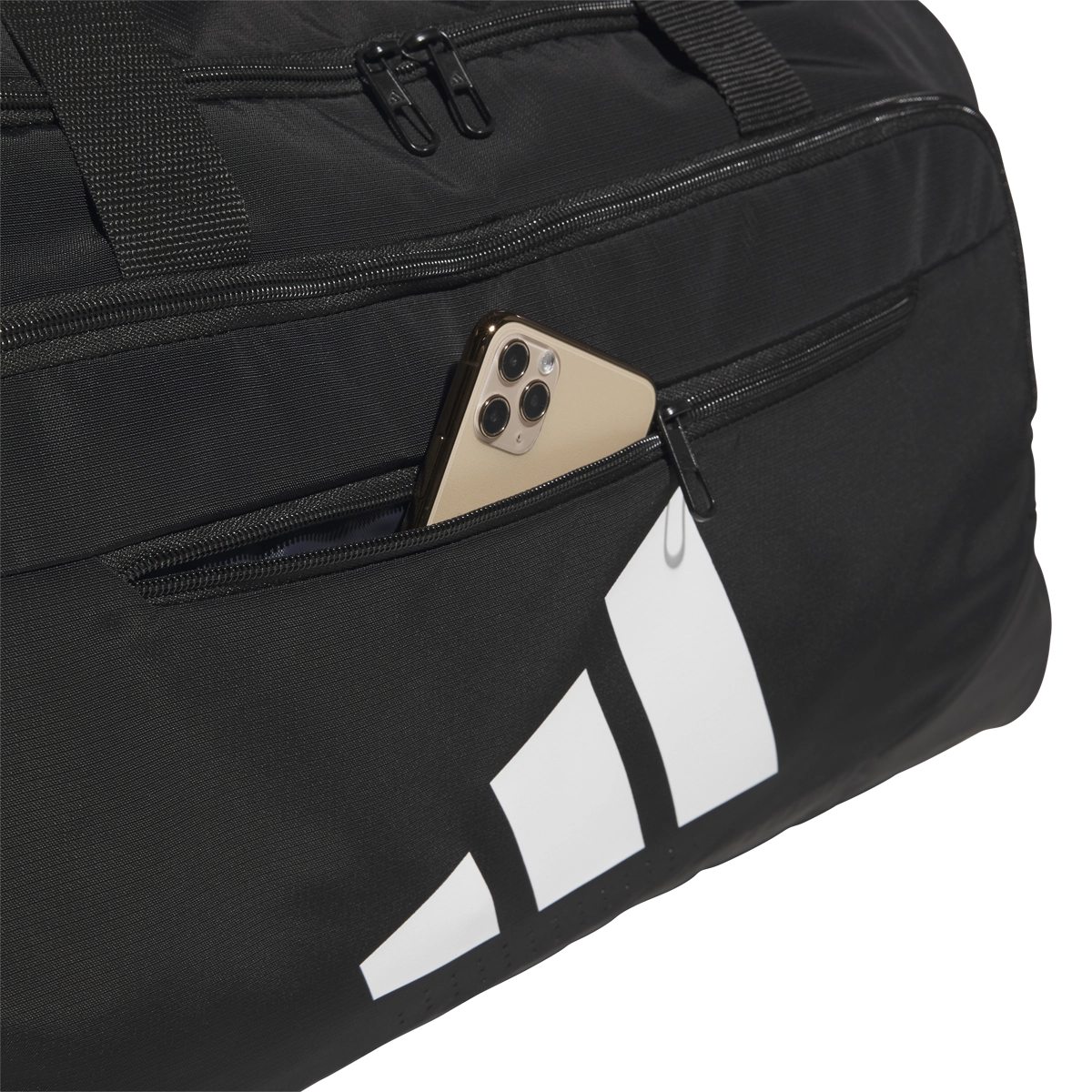 Defender 5 Medium Duffel