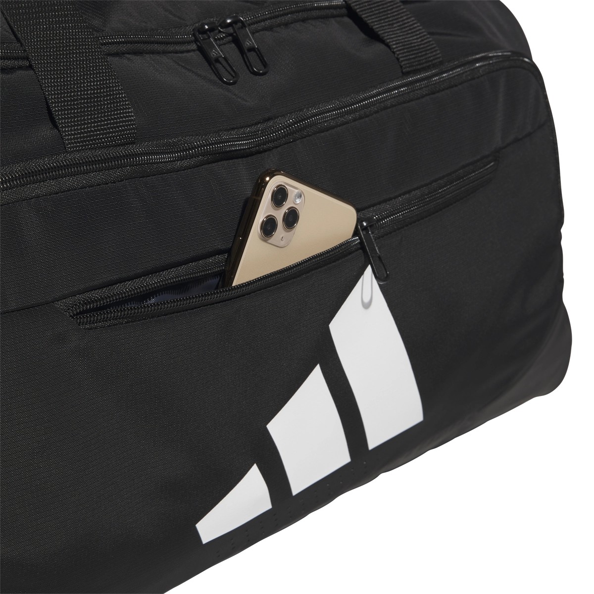 Defender 5 Medium Duffel