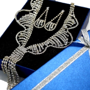 Generous Noble Banquet Wedding Crystal Silver Earring Necklace Set