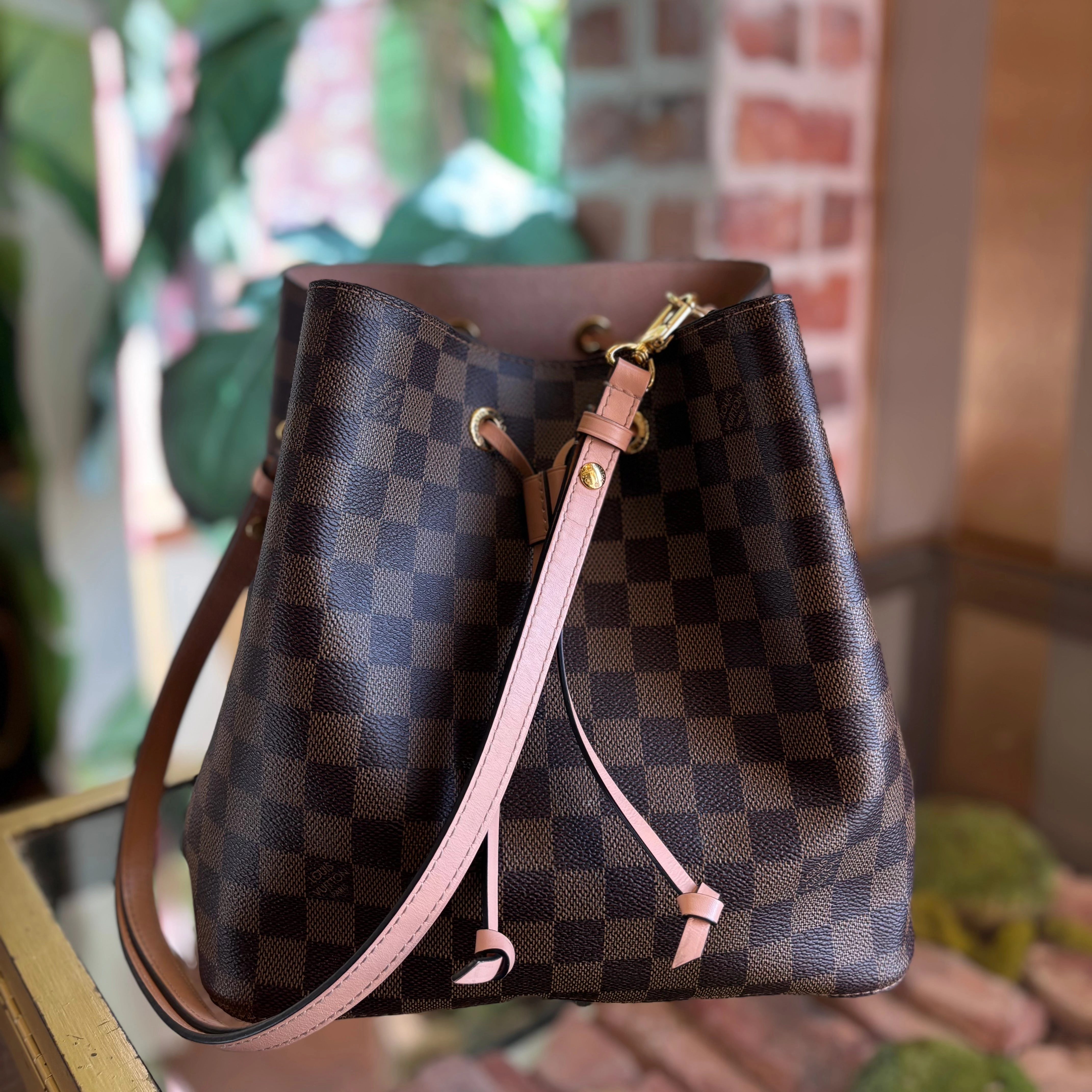 LOUIS VUITTON Damier Ebene NeoNoe Bucket Shoulder Bag
