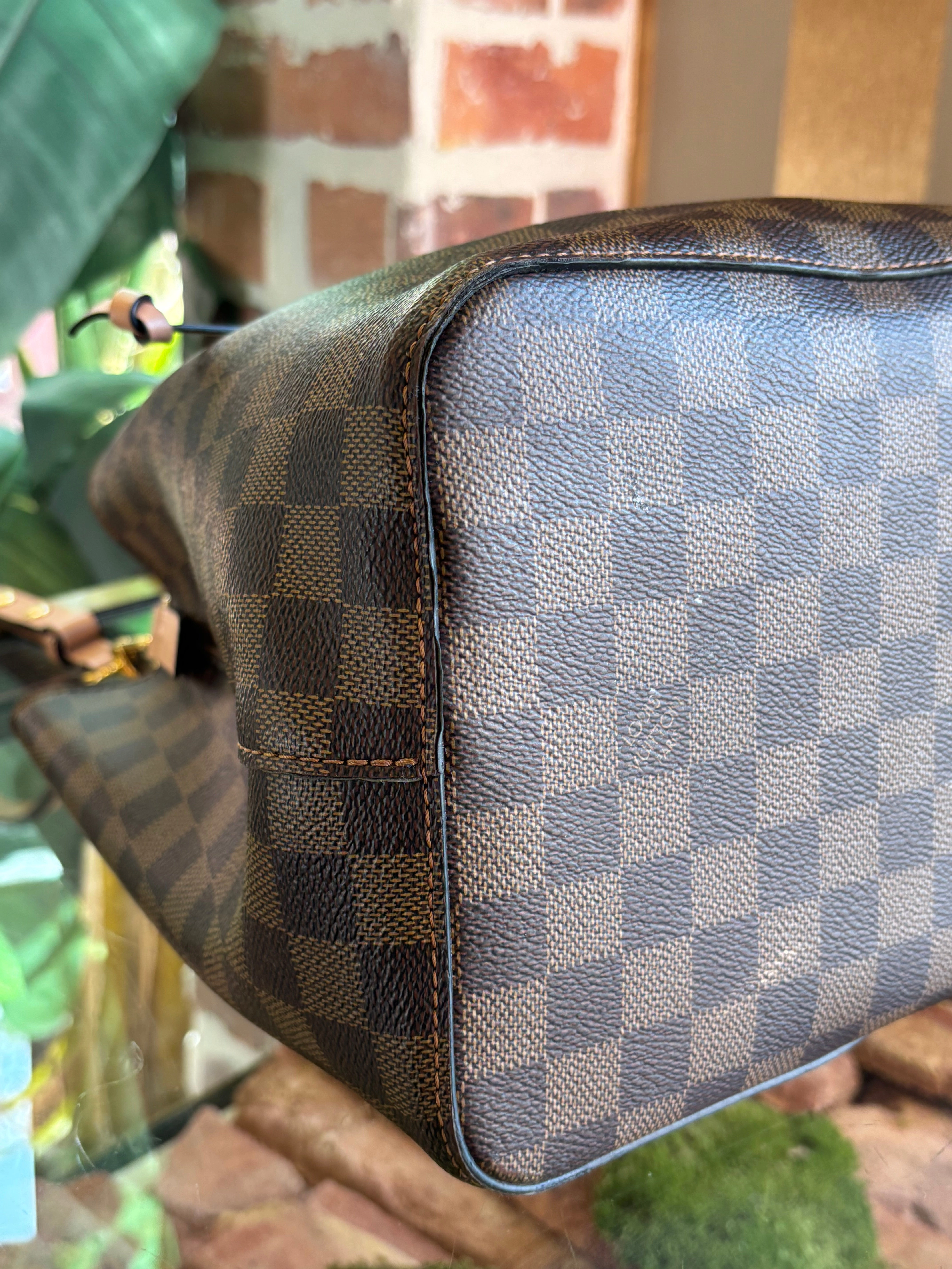 LOUIS VUITTON Damier Ebene NeoNoe Bucket Shoulder Bag