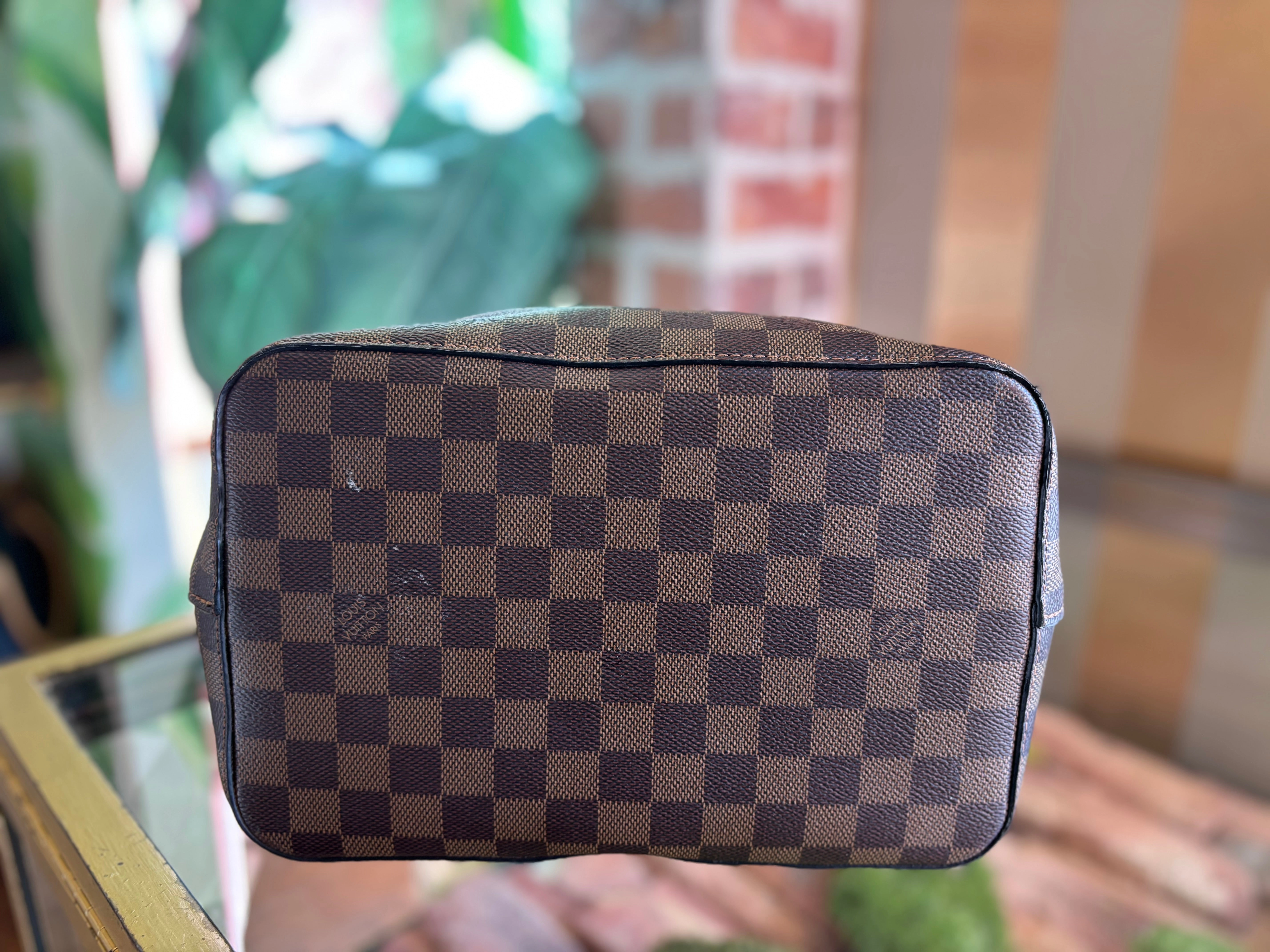LOUIS VUITTON Damier Ebene NeoNoe Bucket Shoulder Bag