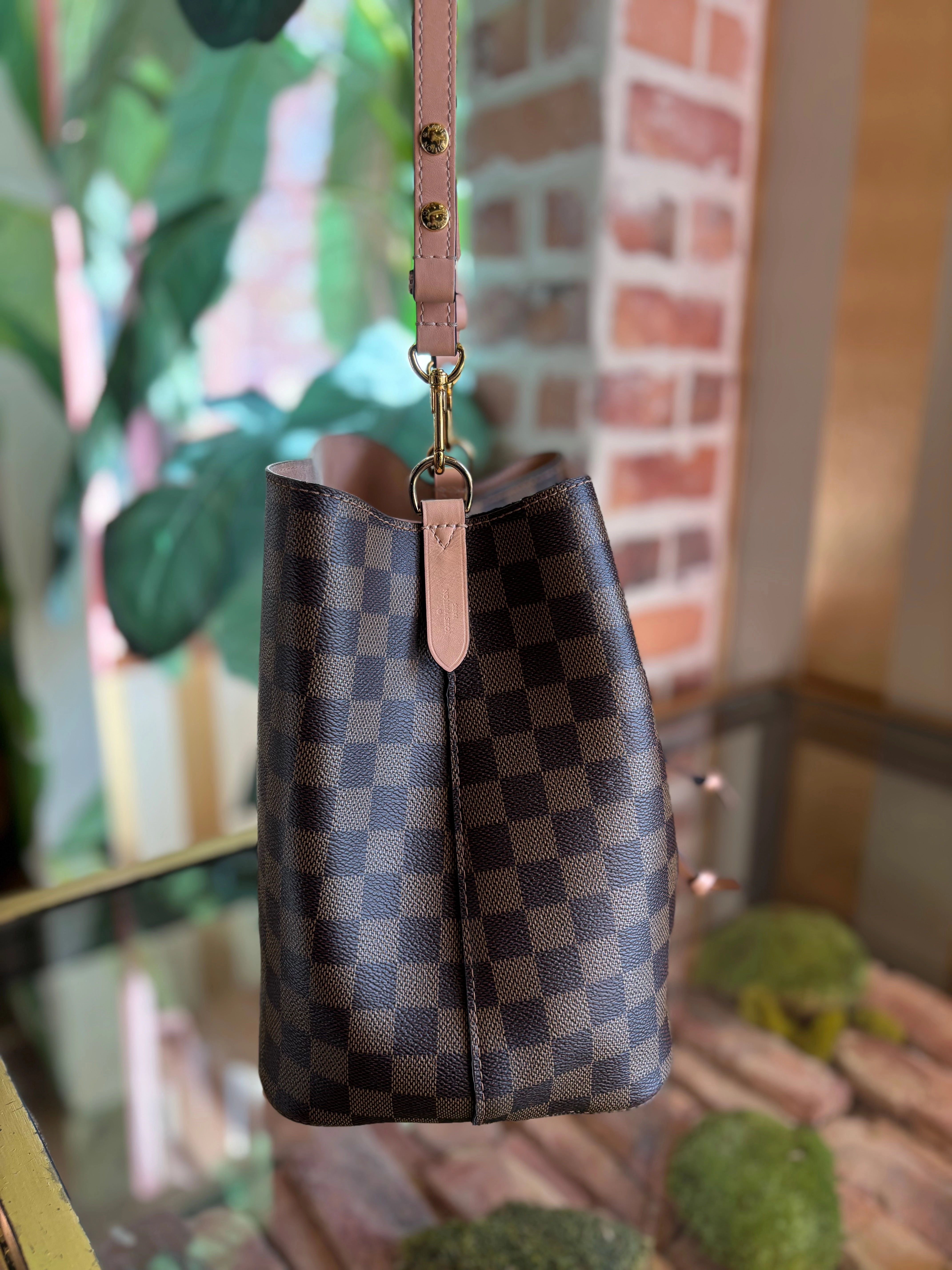 LOUIS VUITTON Damier Ebene NeoNoe Bucket Shoulder Bag