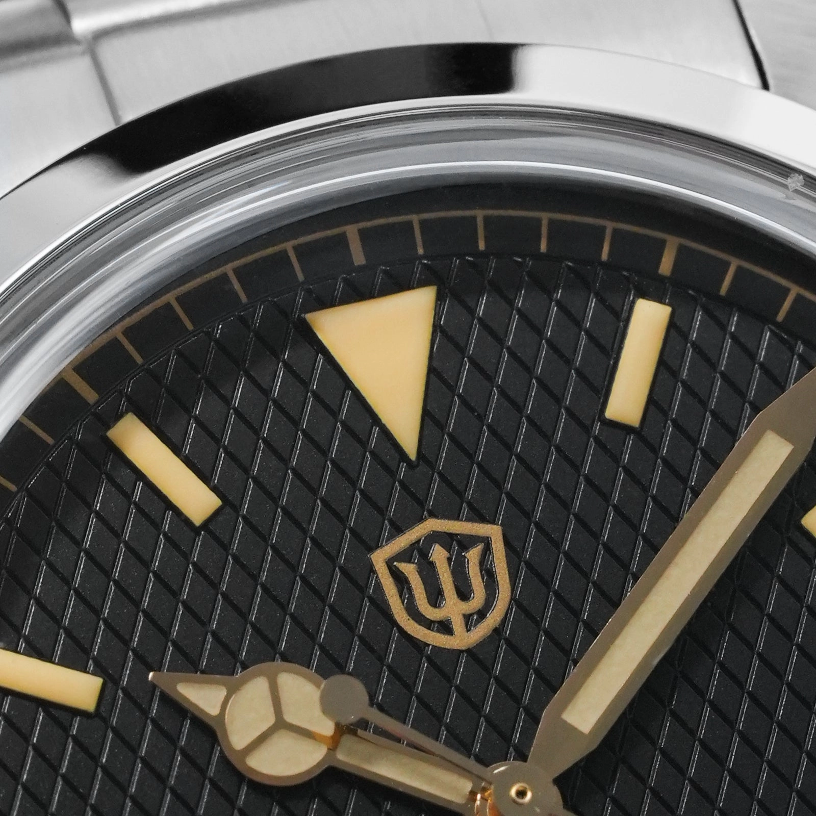 ★WeeklyDeal★Watchdives WD1016 37mm VH31 Explore Men Watch V2